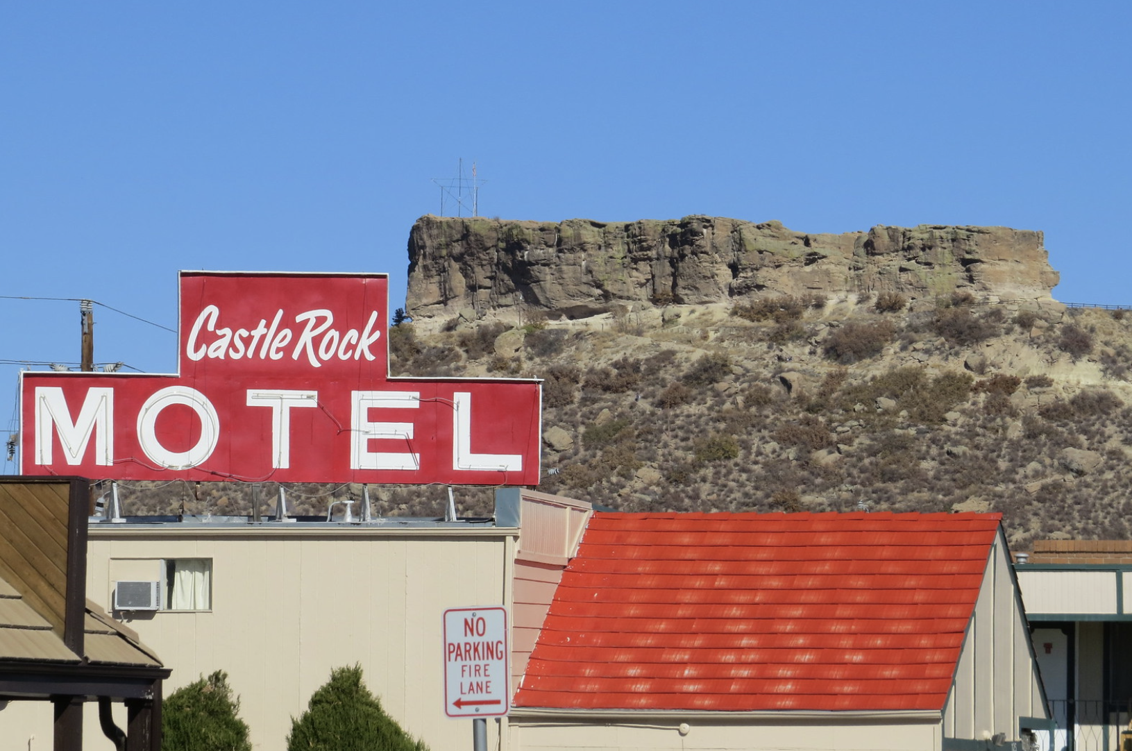 Castle Rock motel sign with the rock behind
